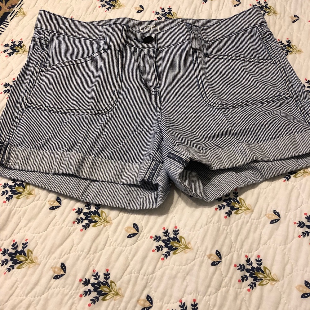 Denim shorts in cute classic engineer stripes